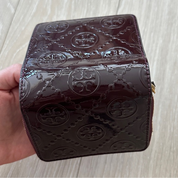 Tory Burch T Monogram Burgundy Embossed Patent Leather Bi Fold Wallet - Picture 7 of 9